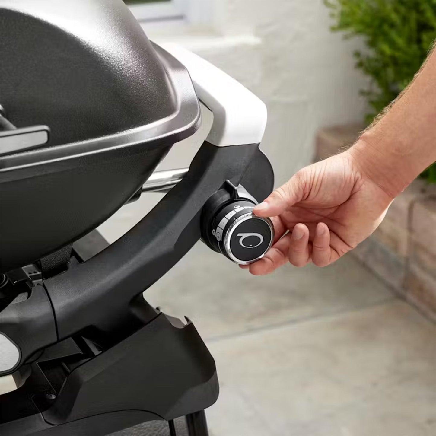 Weber Q 2200N Gas BBQ with Side Tables and Compact Stand