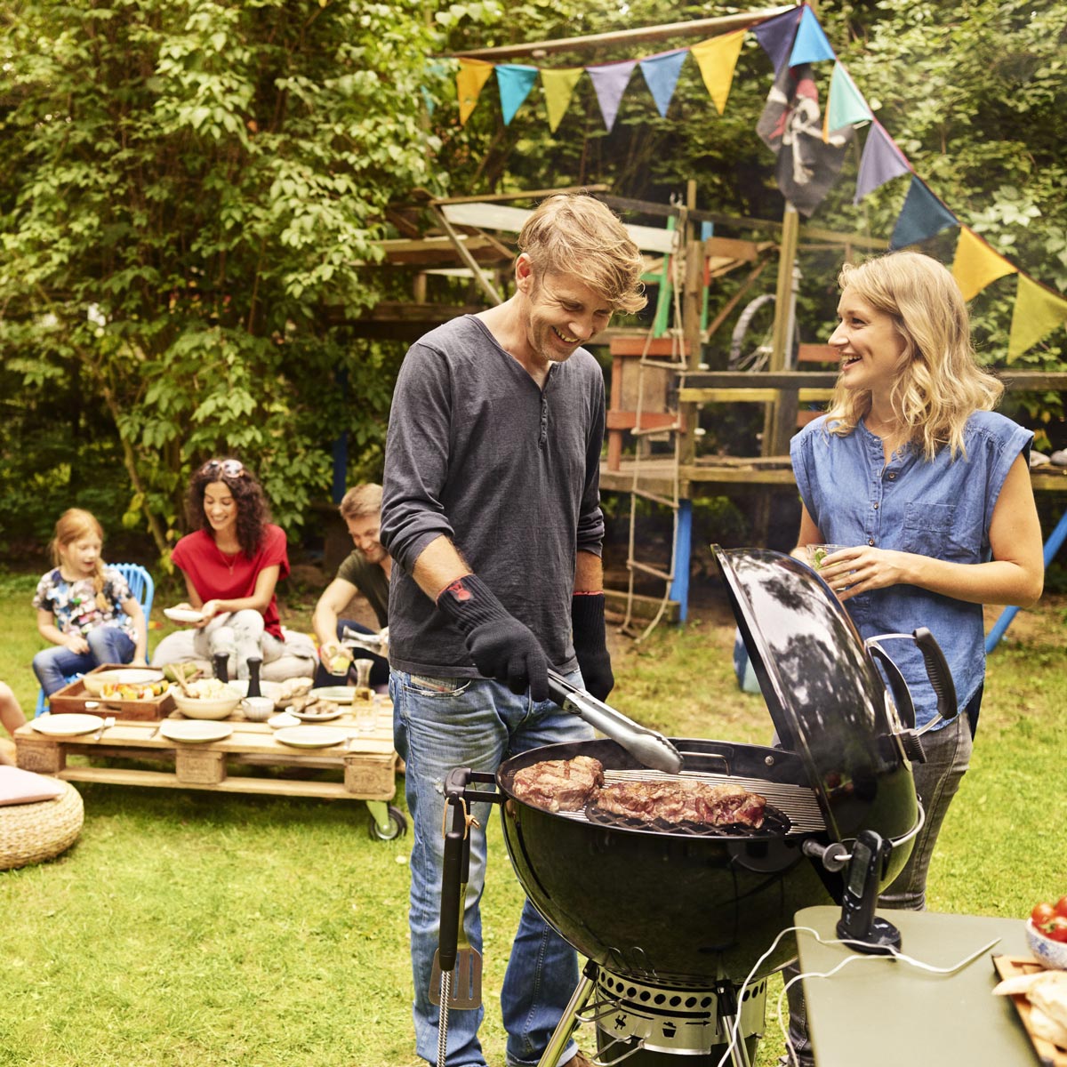 Weber Master Touch E-5750 57cm Charcoal BBQ - Black